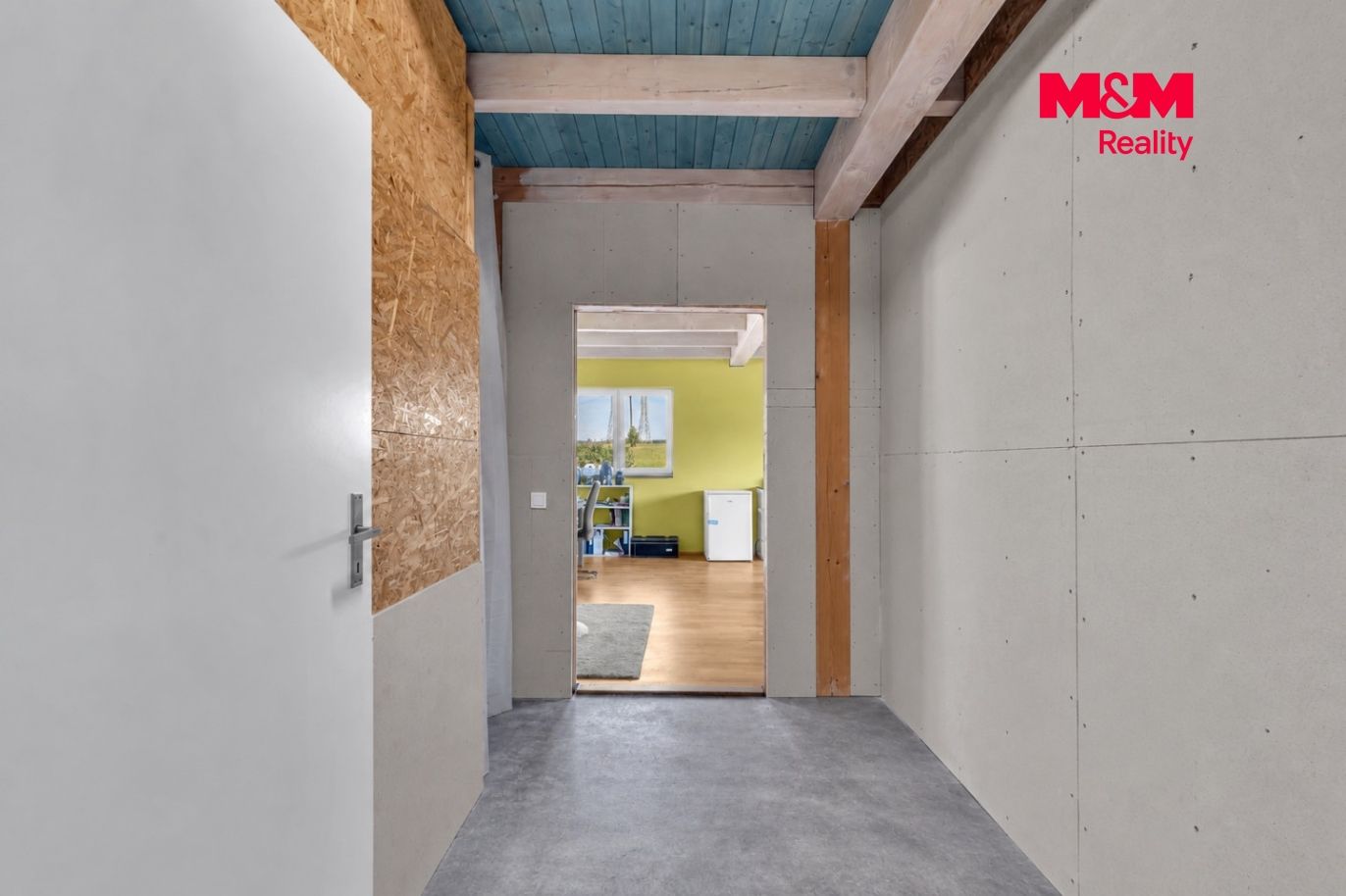 Cista a prazdna chodba.jpeg