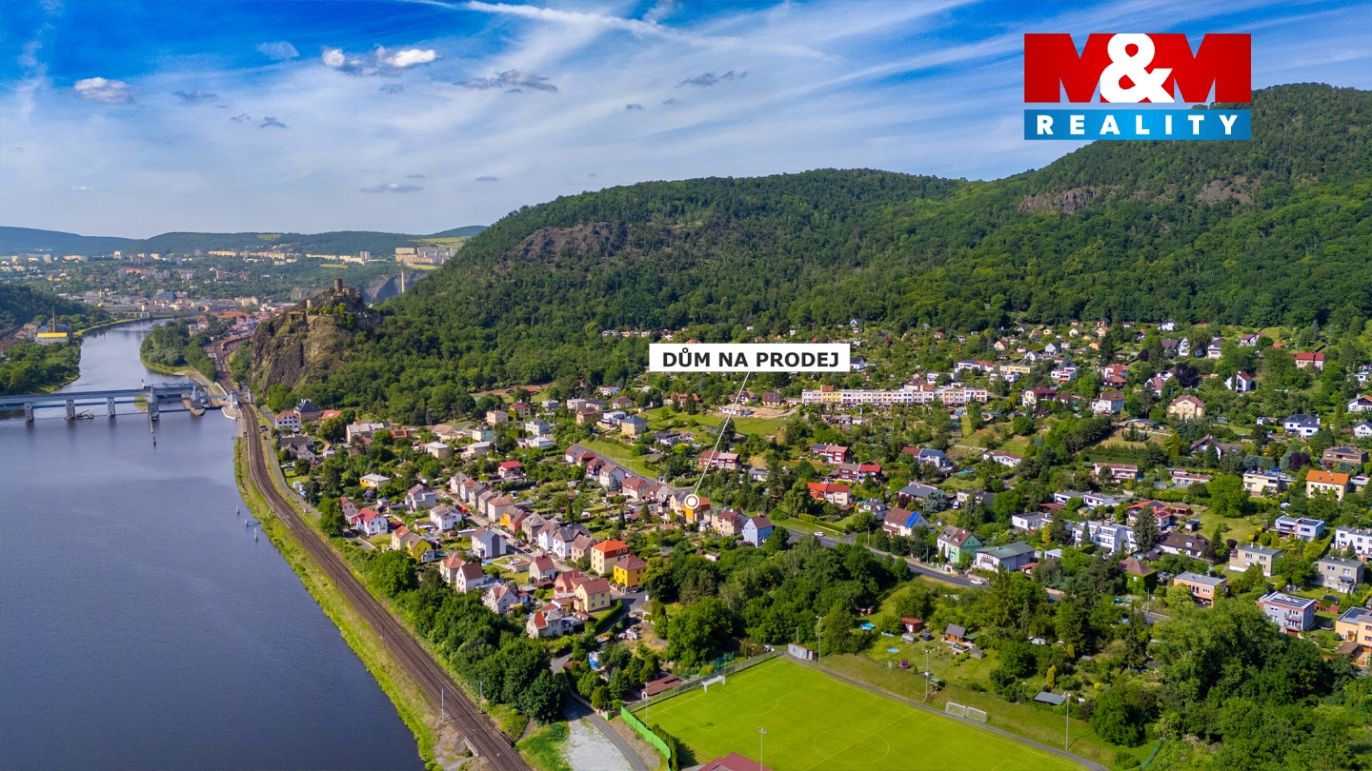 Pohled na dům a okolí