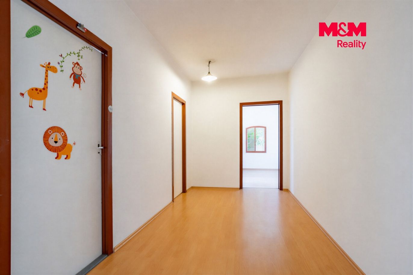 unsorted-hallway-hd-0d8bdf86.jpg