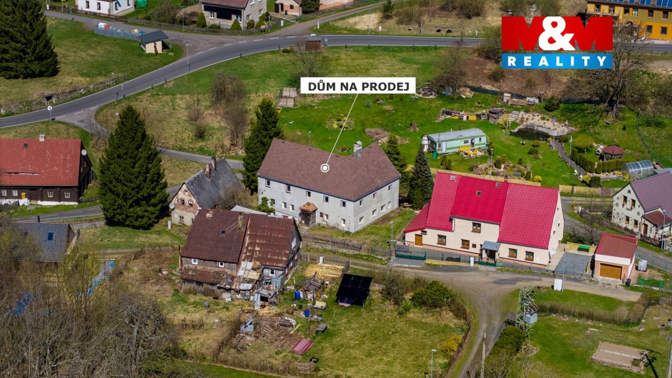 dům a okolí