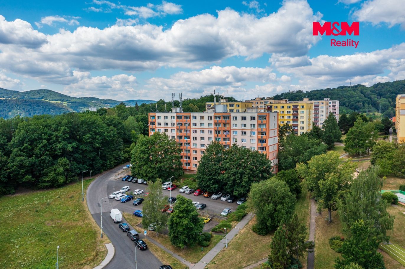 Pohled na dům a okolí