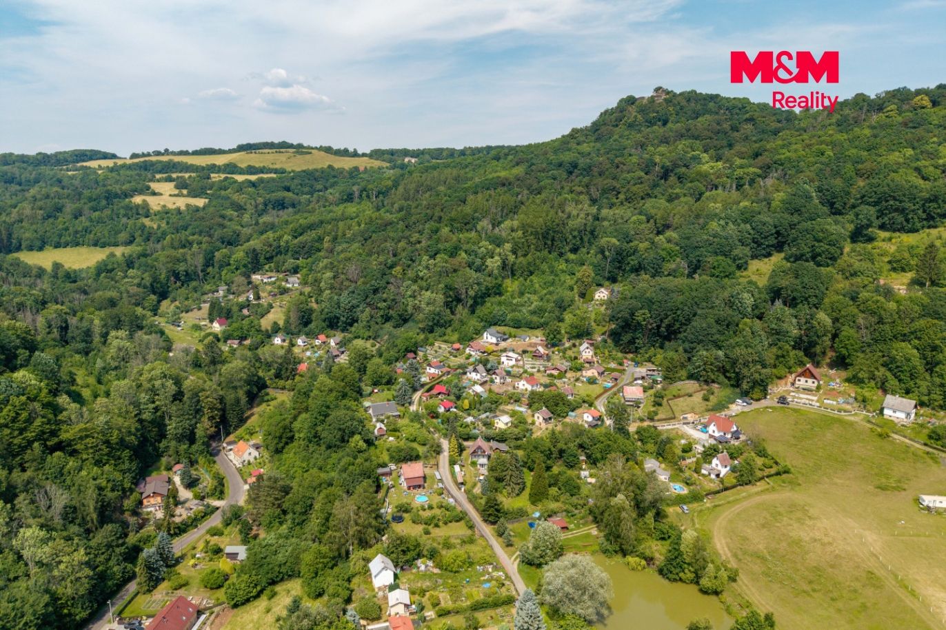Pohled na pozemek a okolí