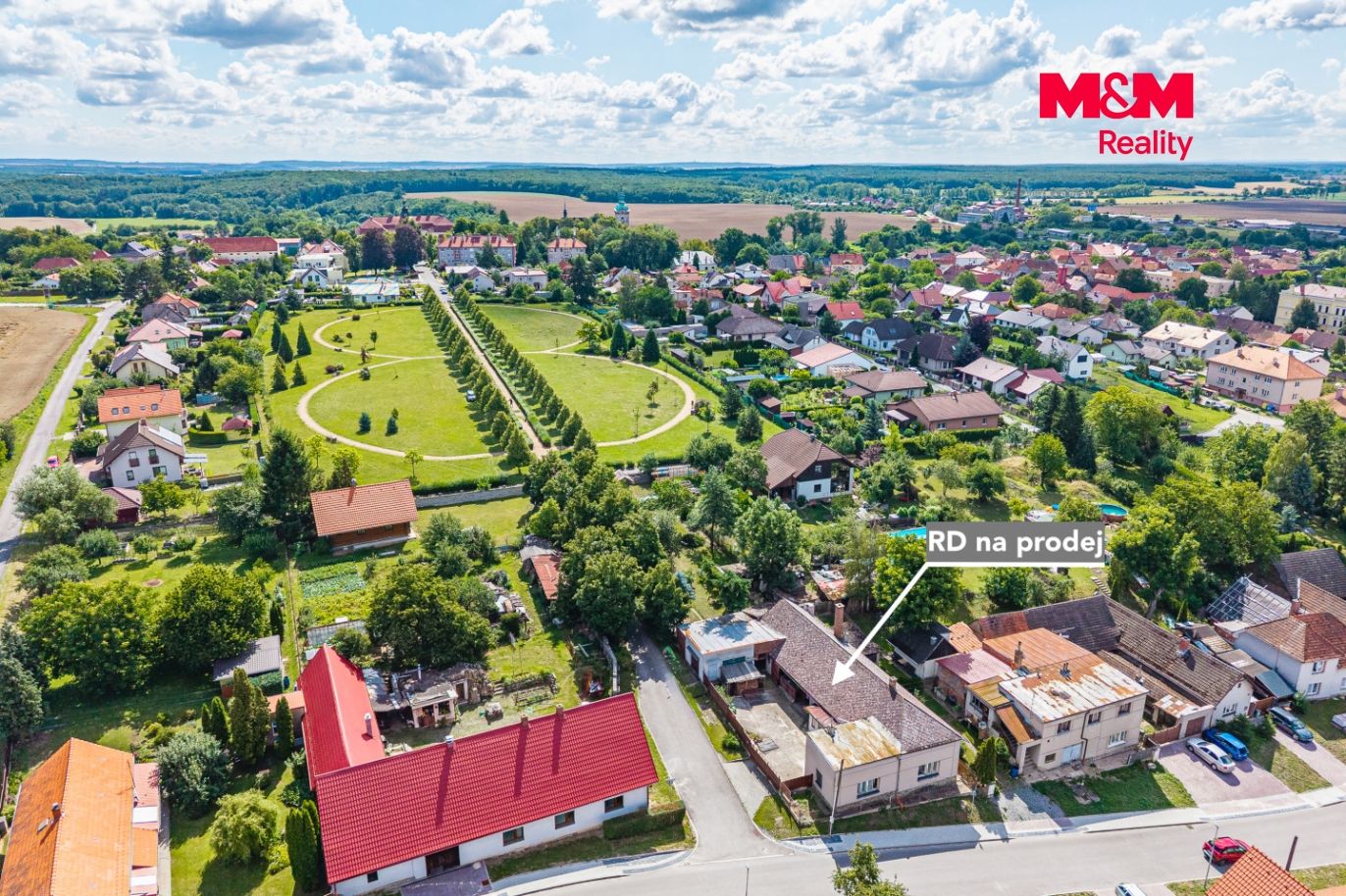 Dům a okolí