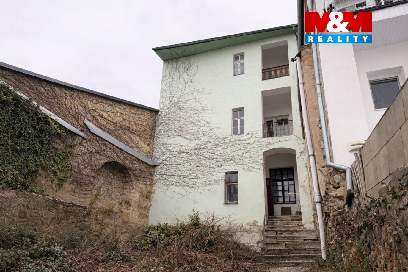 Bytový dům zezadu