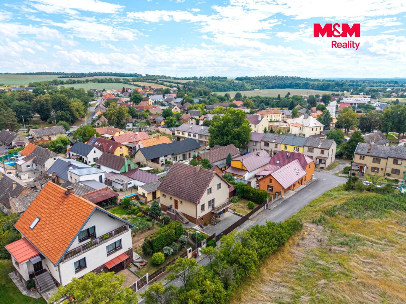 Dům a okolí