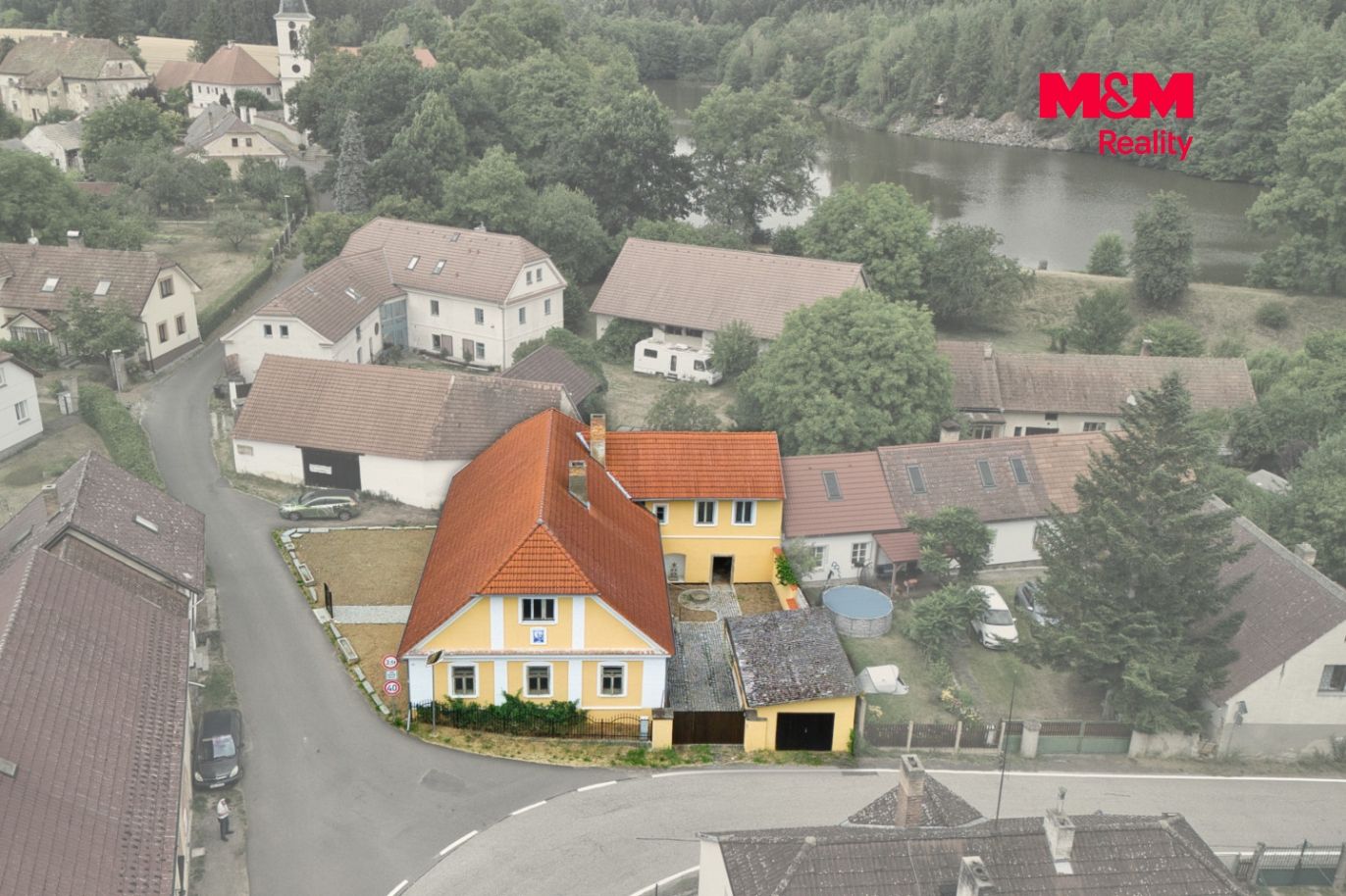Uzeničky 33vyznaceni.jpg