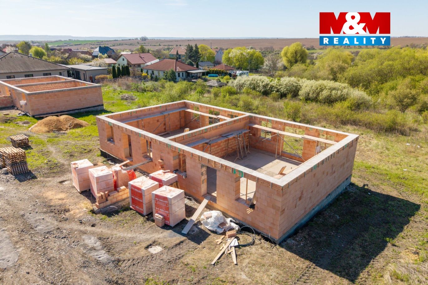 Pohled na nemovitost a okolí