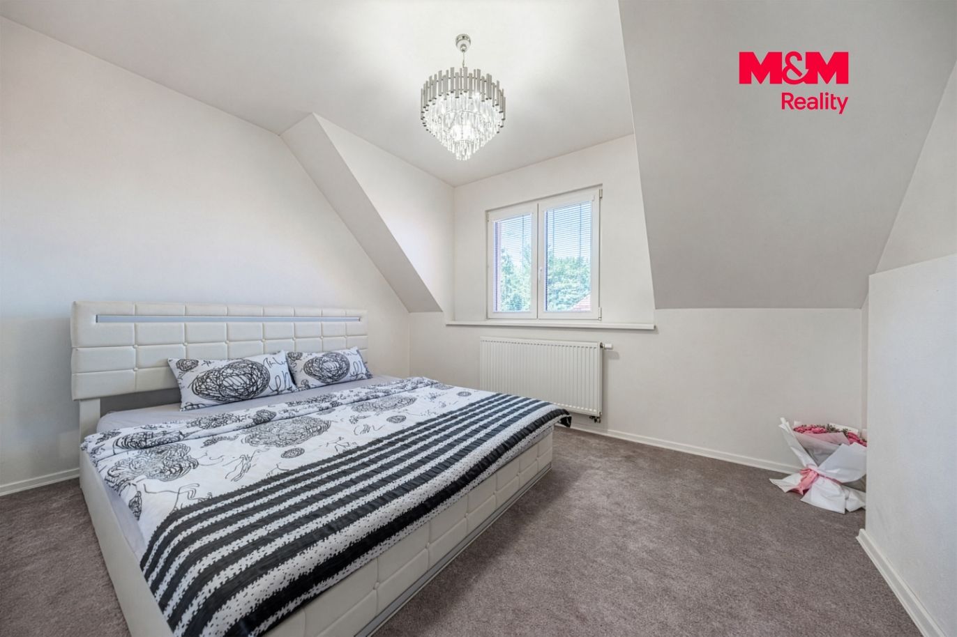 Prodej rodinného domu, 379 m², Mukařov, ul. Do Vrchu