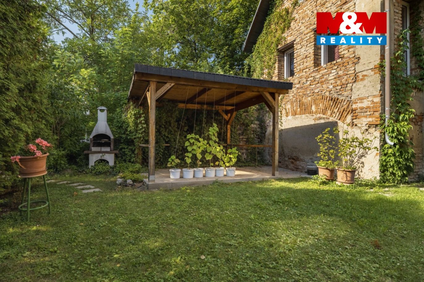 pergola