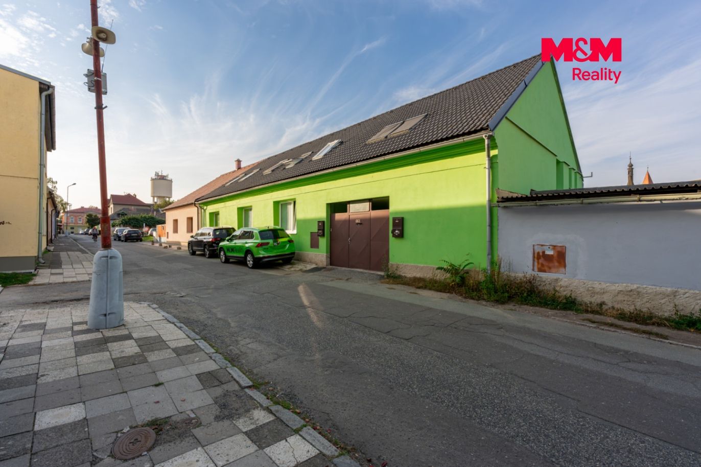 pečky_barákova_exteriér (7 of 8).jpg
