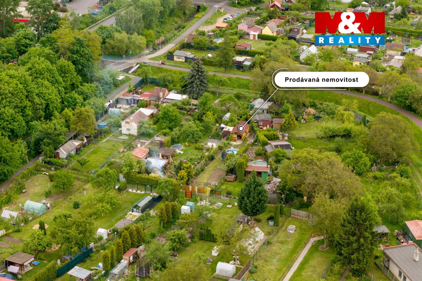 Pohled na chatu a okolí