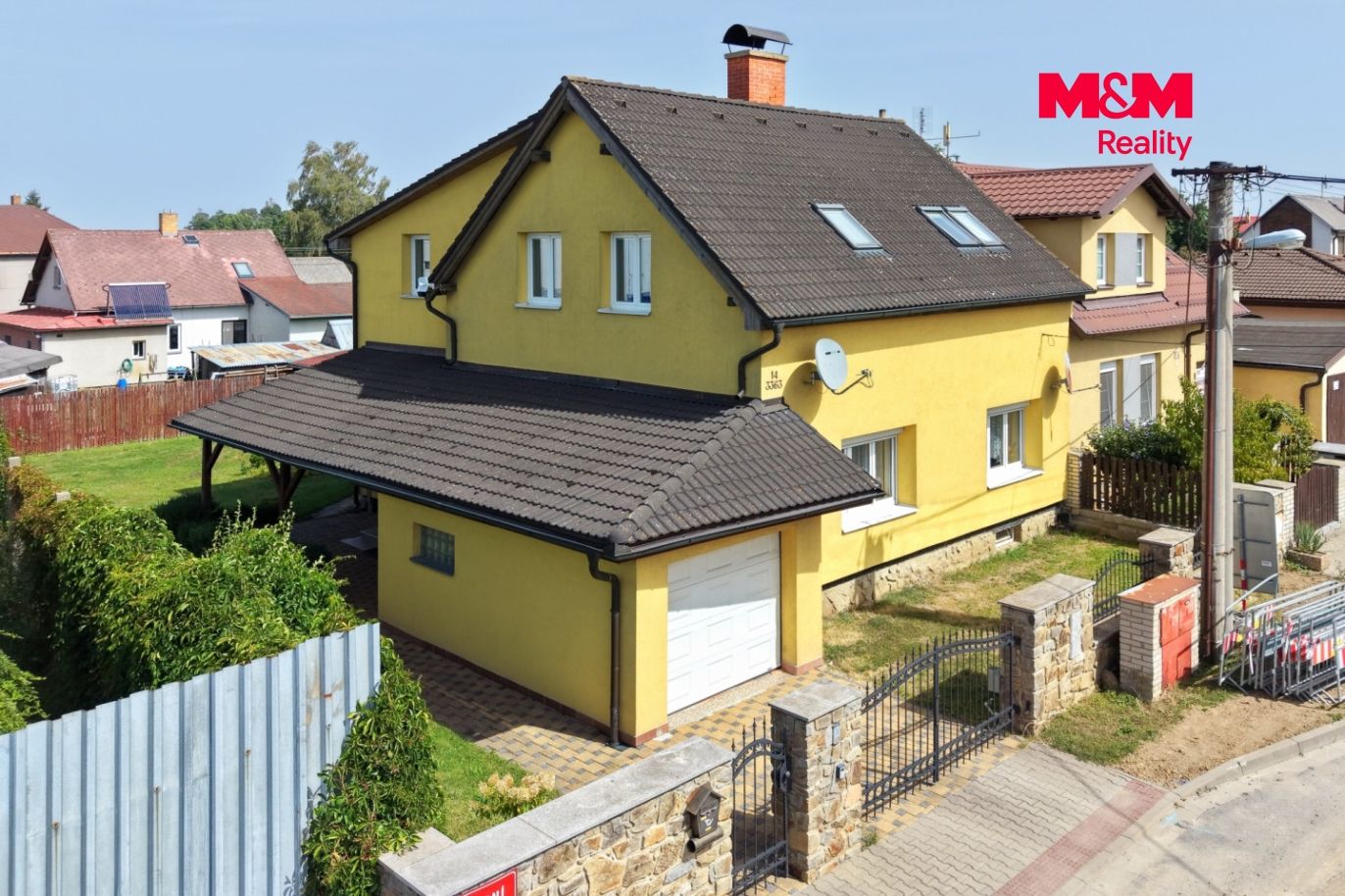Dům a okolí