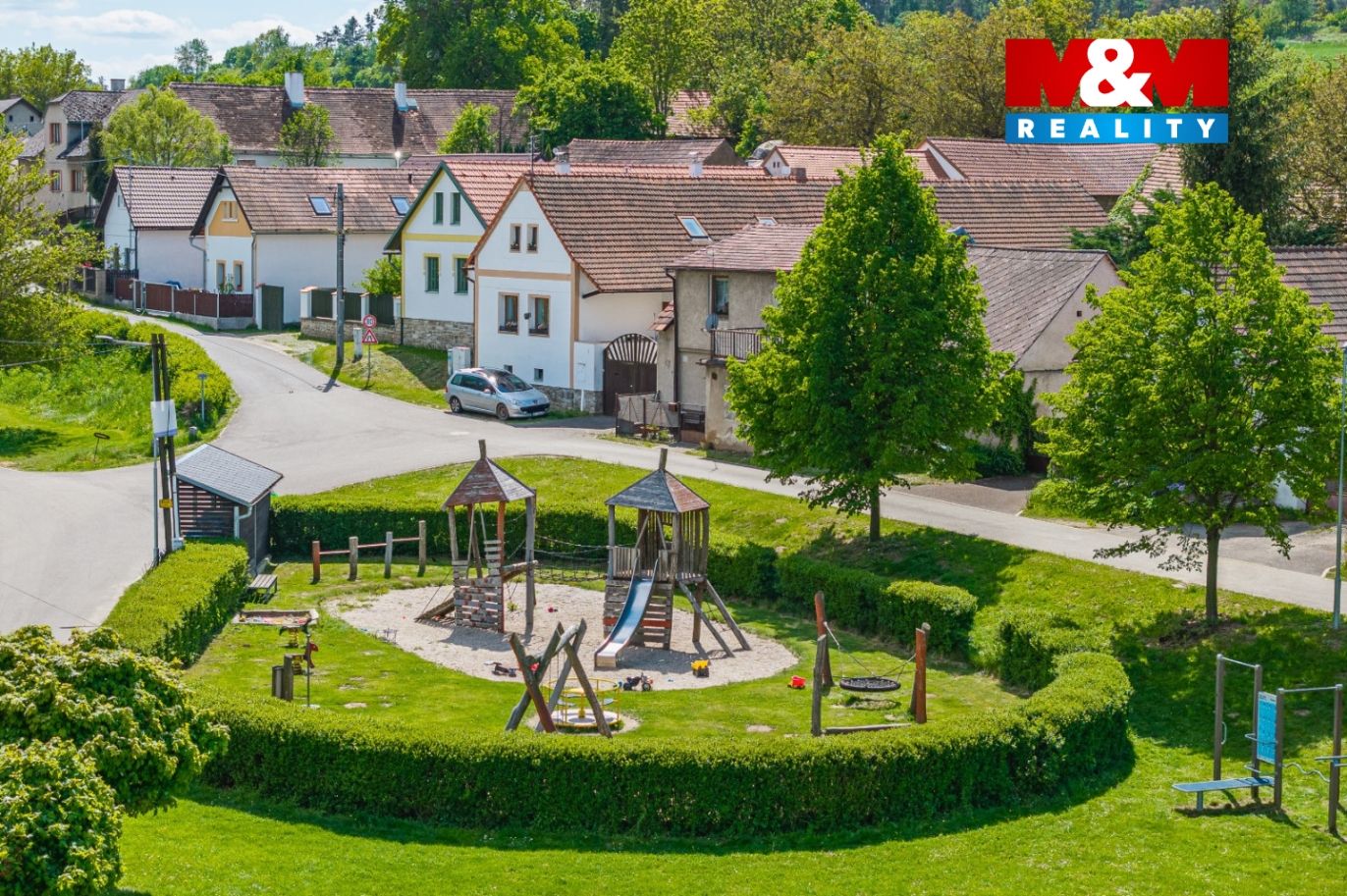 Milšov hřiště.jpg