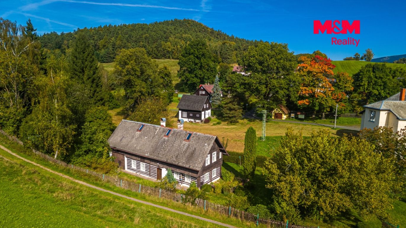 dům a okolí