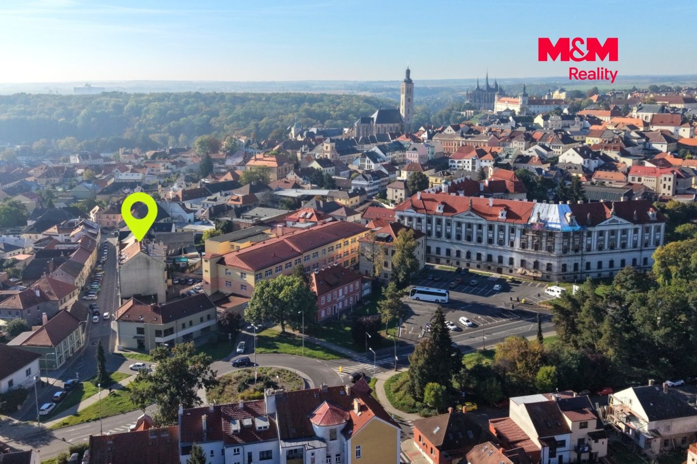 Dům a okolí