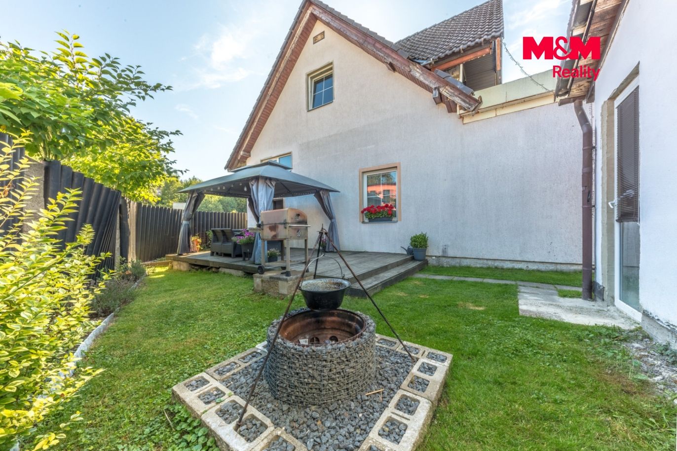 Dům