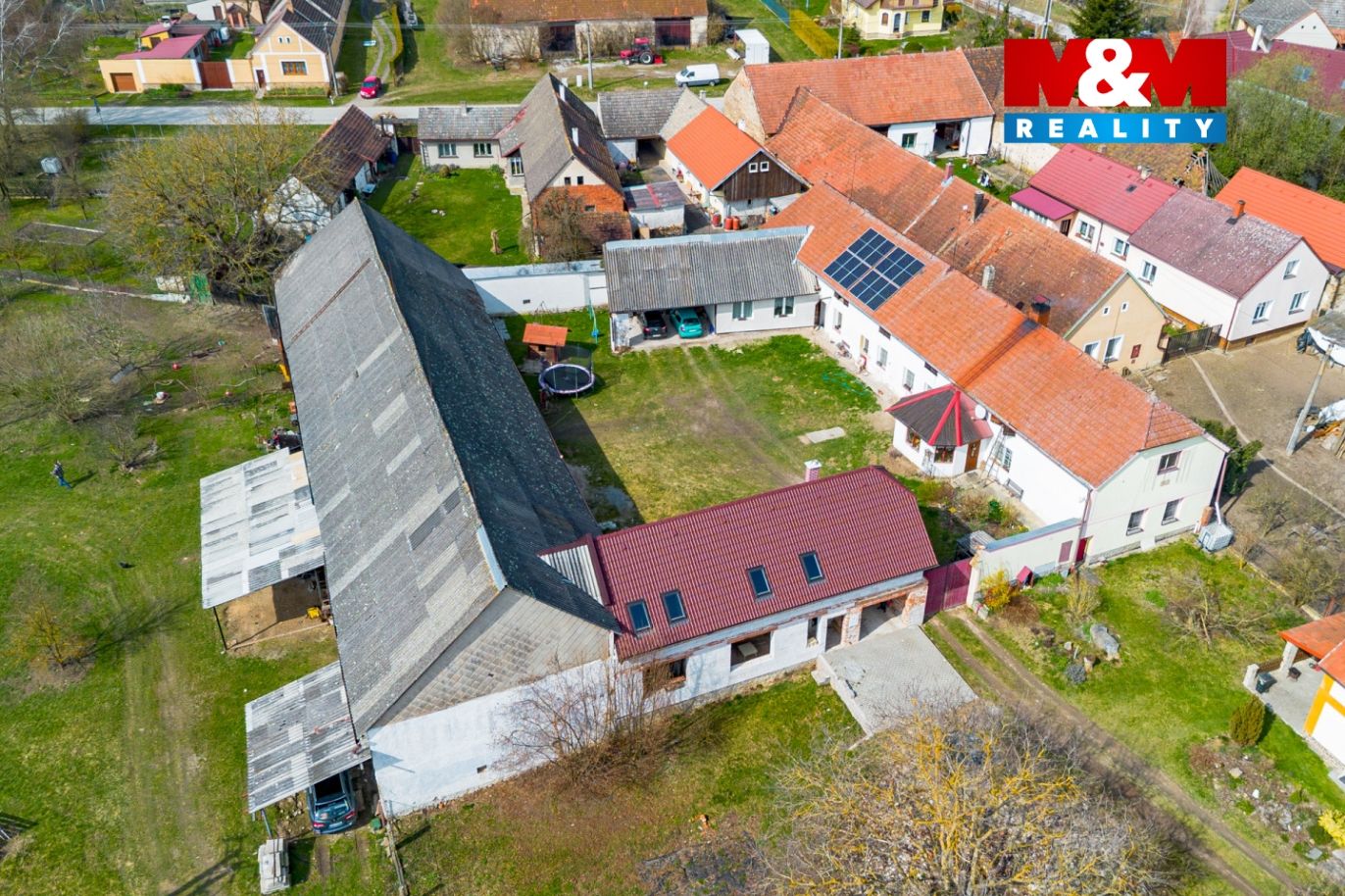 budovy s uzavřeným dvorem