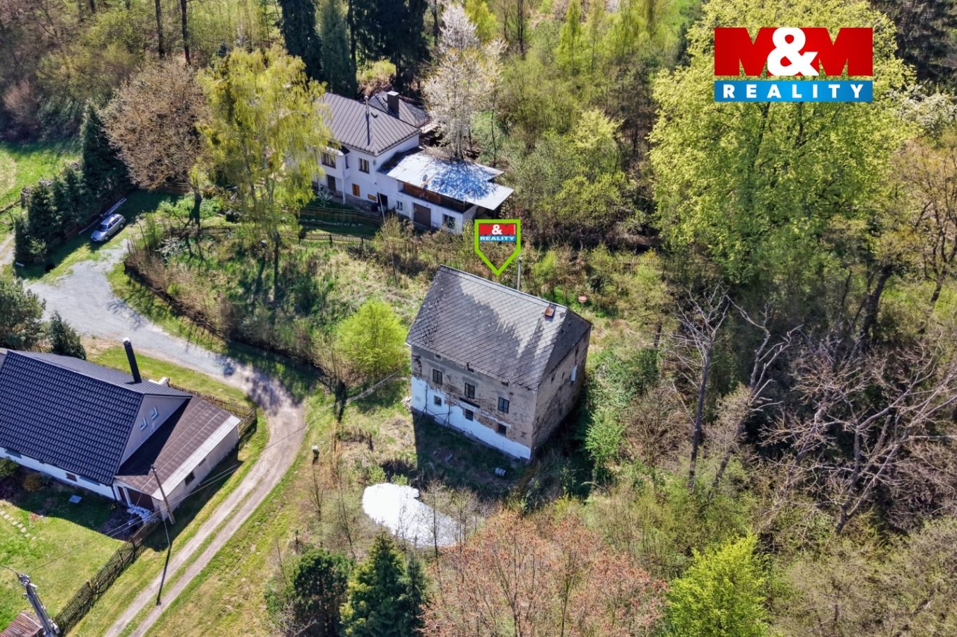 dům a okolí