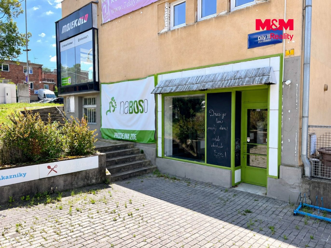 Foto zvenku.png