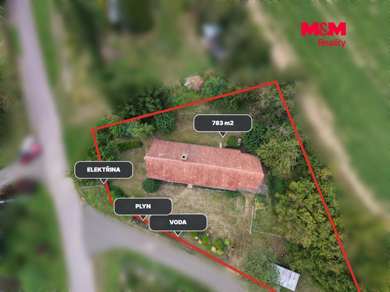 dron celý pozemek.jpg