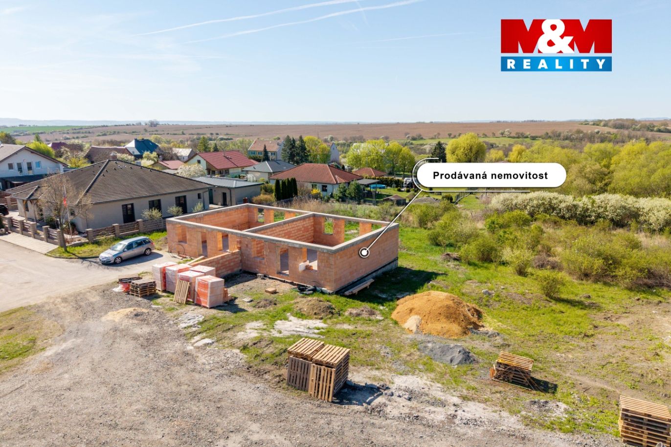 Pohled na nemovitost a okolí