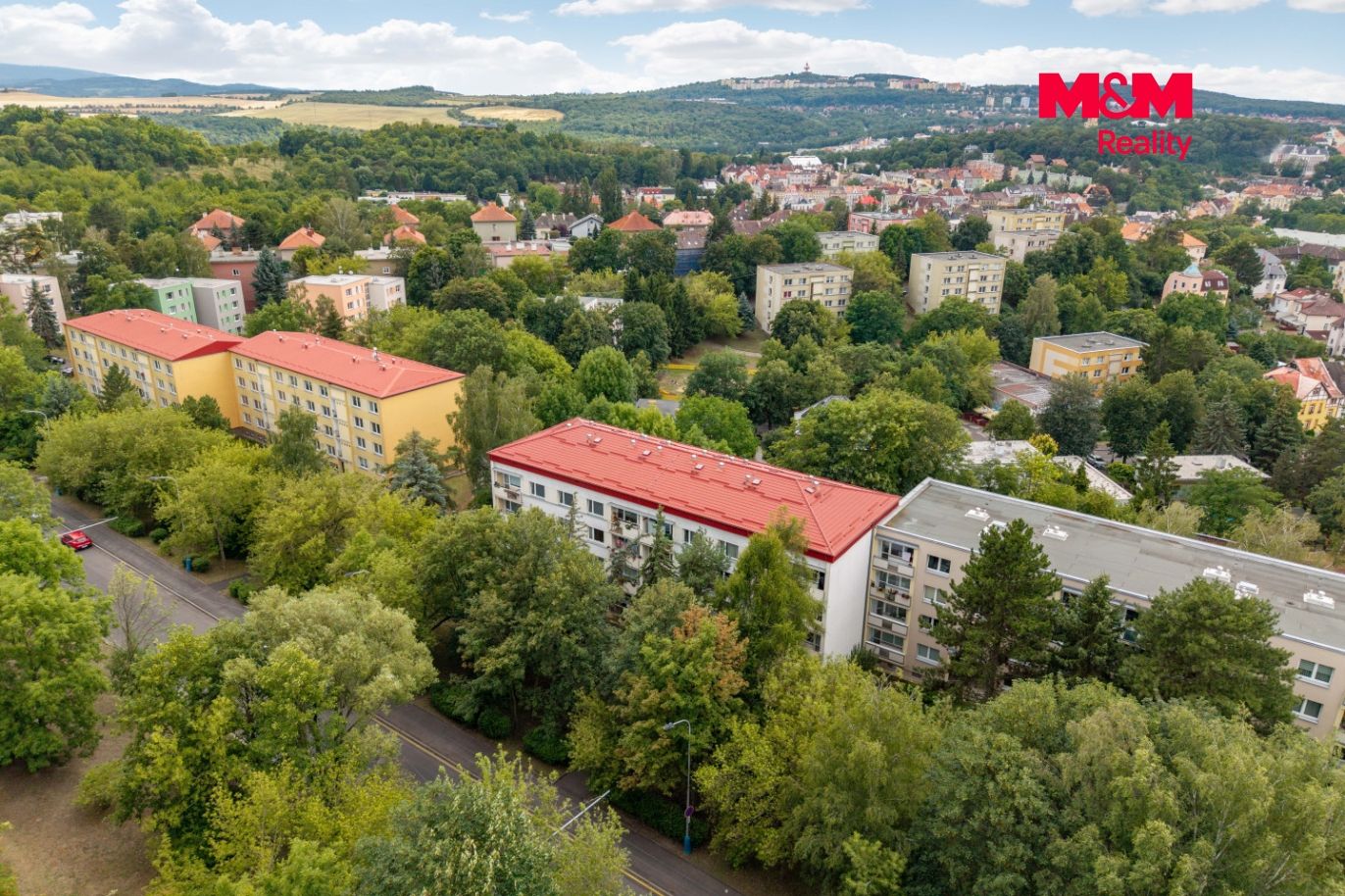 Pohled na dům a okolí