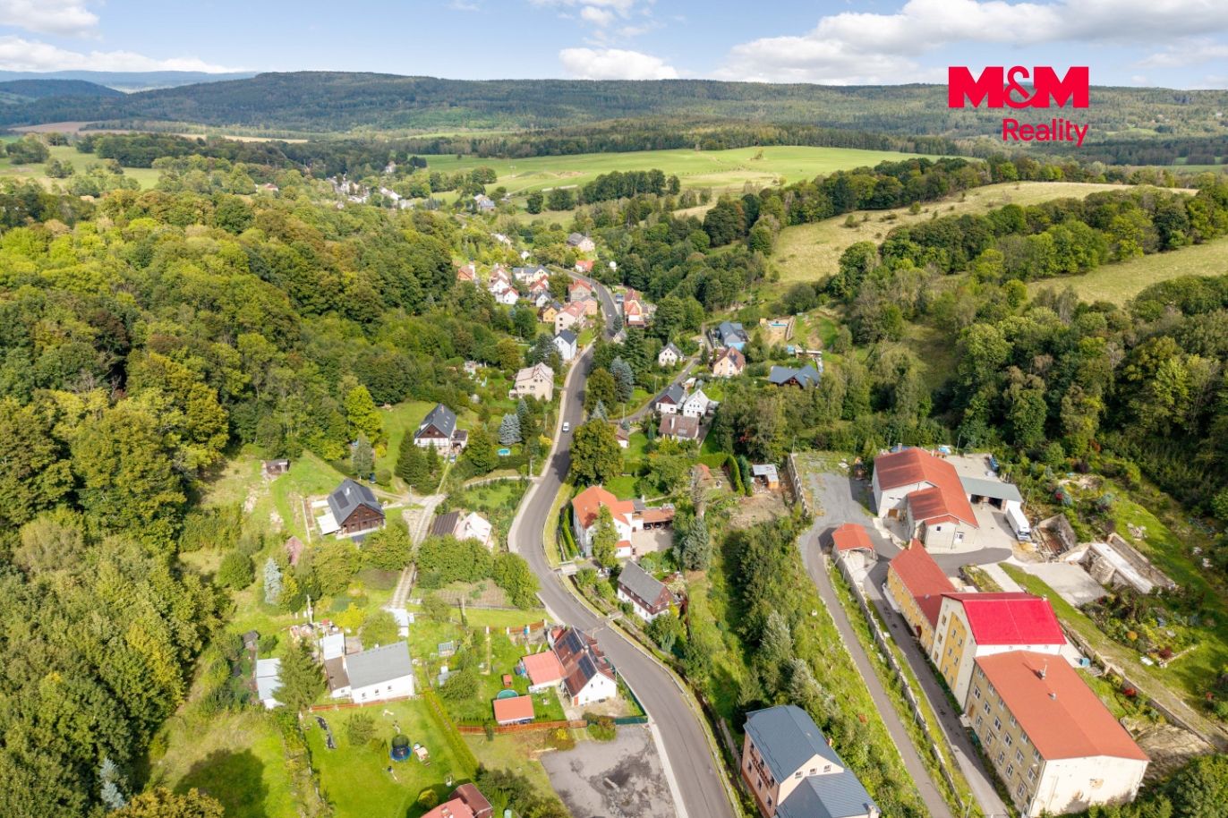 Letecký pohled na dům a okolí