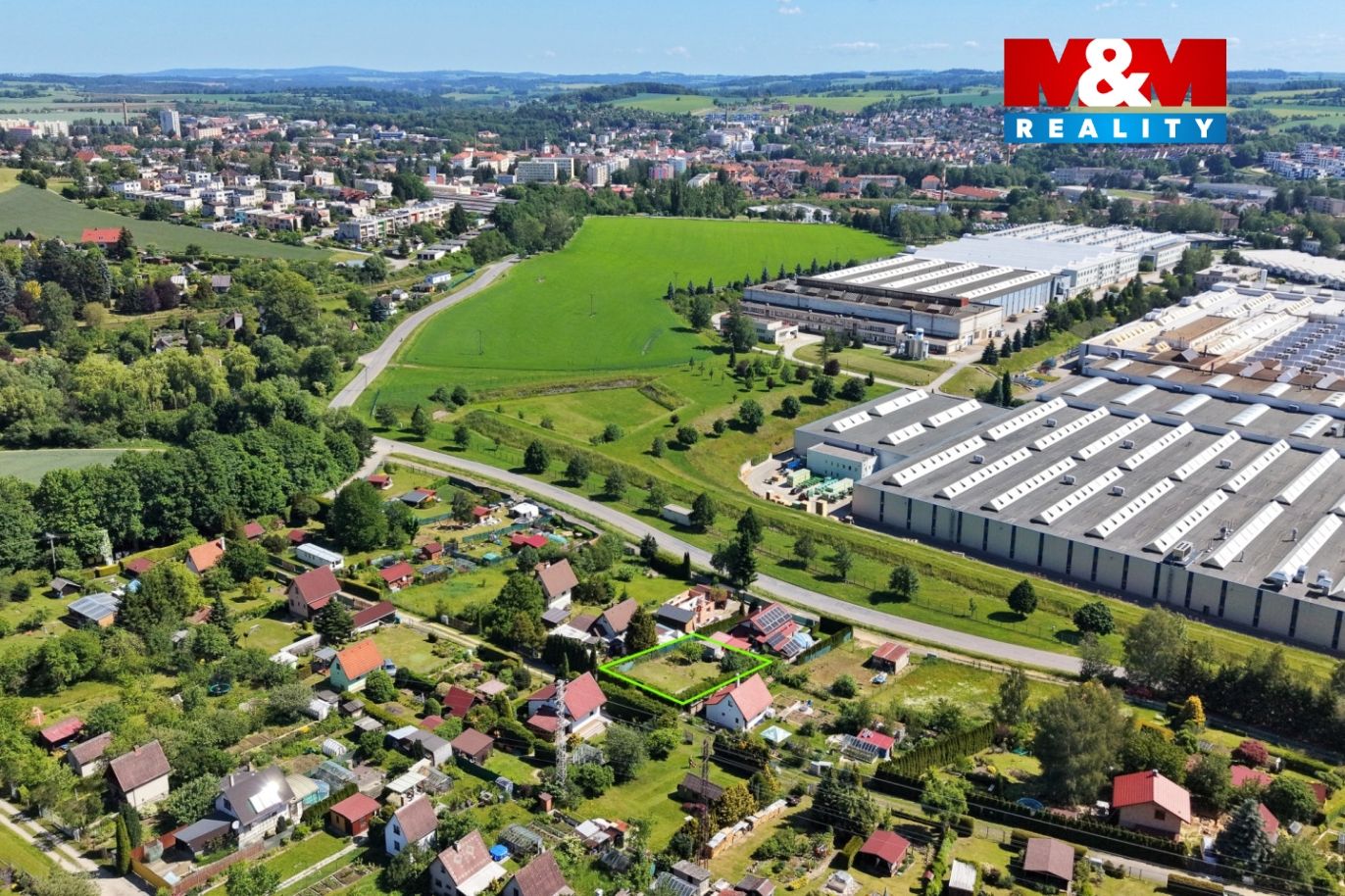 pozemek a okolí