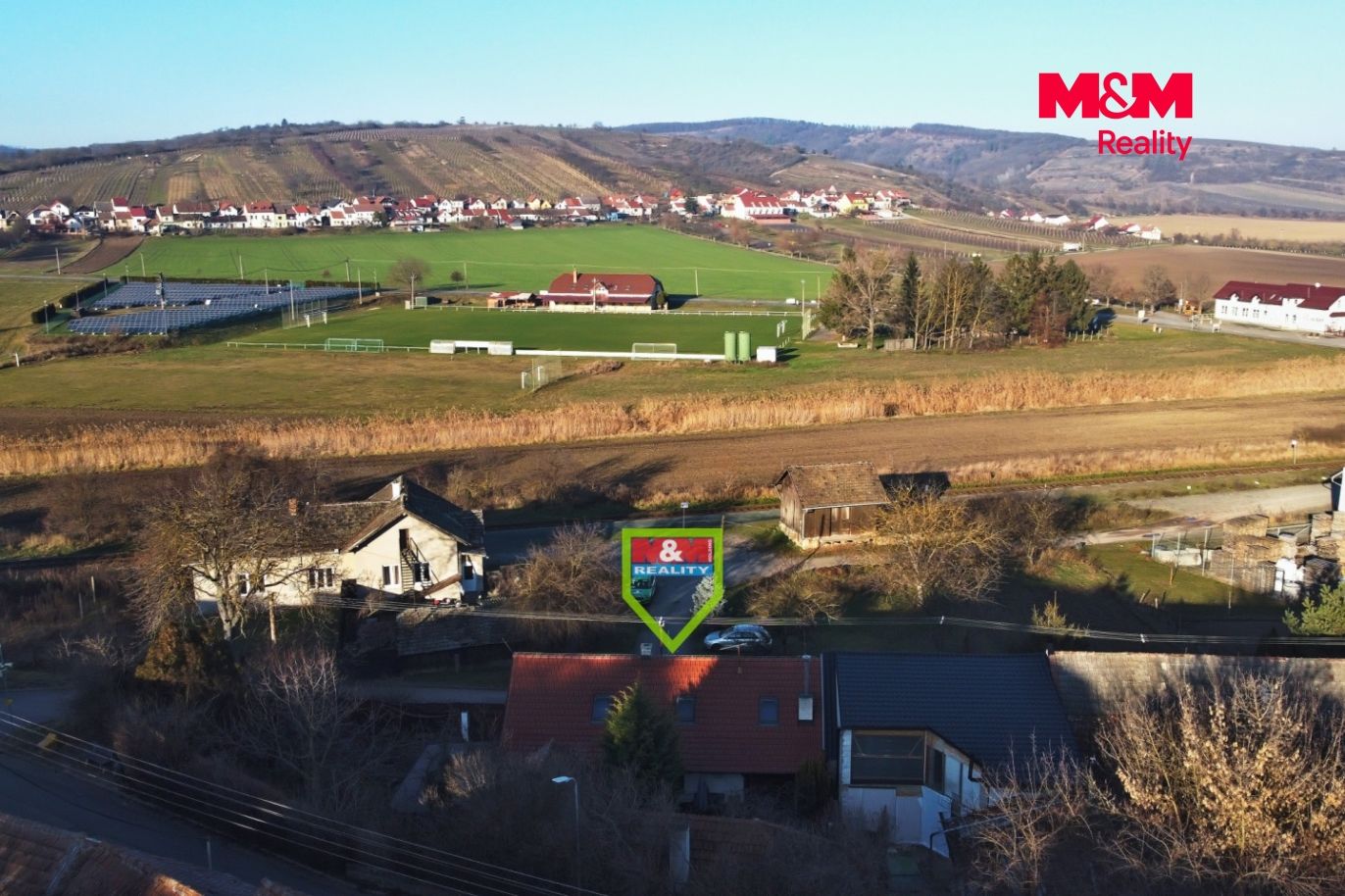 dům a okolí
