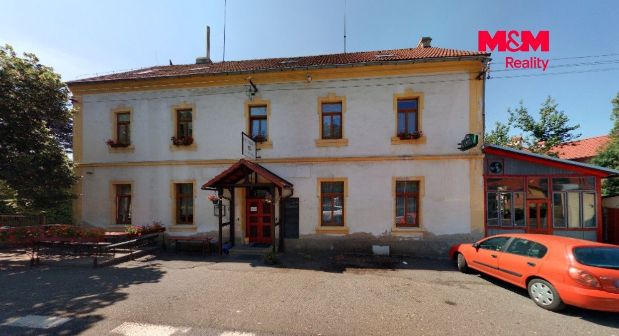 Želízy pohled od silnice
