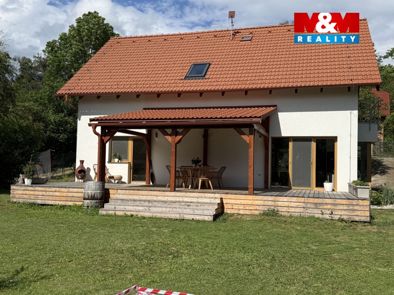 Pohled na dům ze zahrady