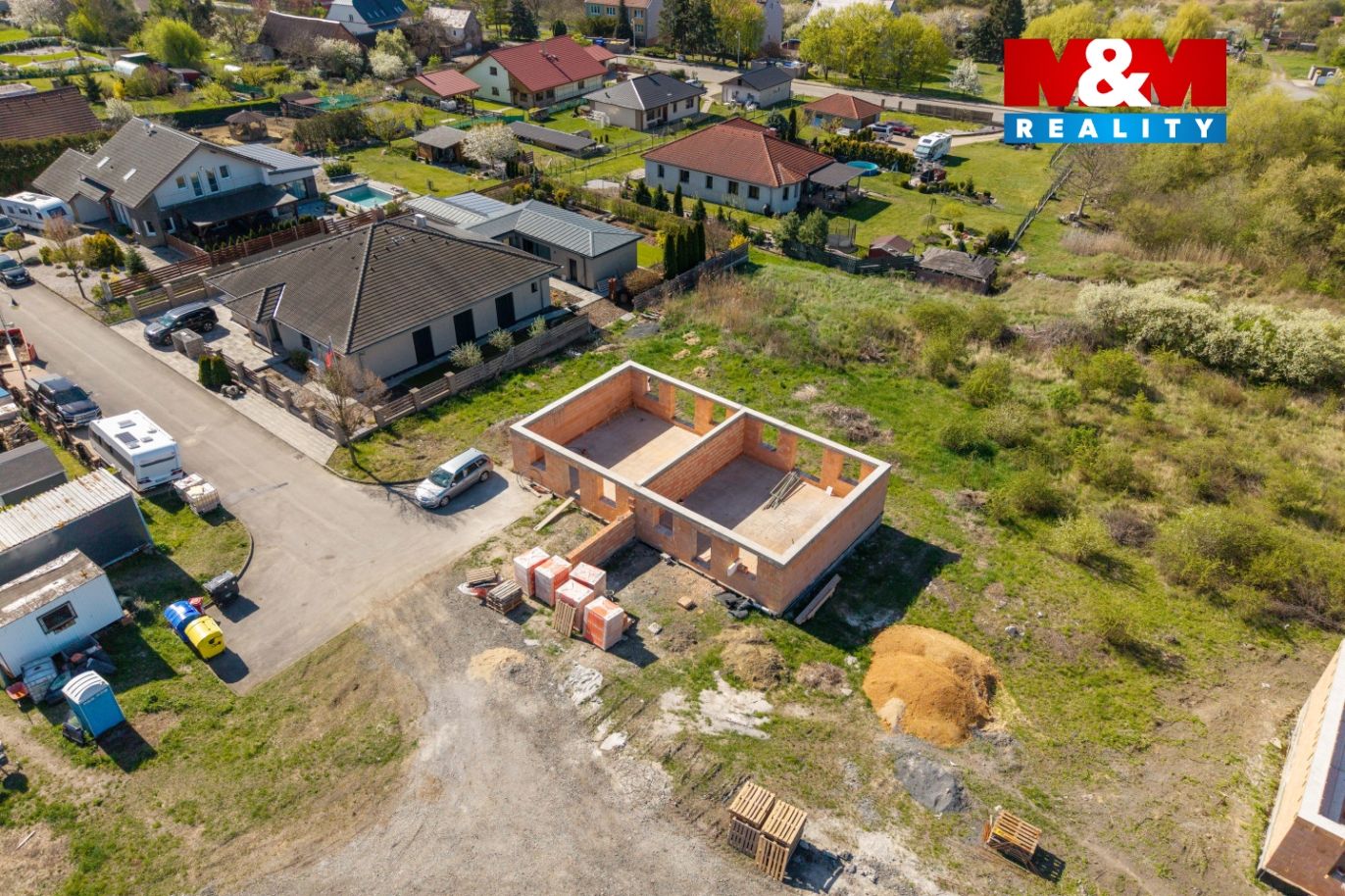 Pohled na nemovitost a okolí