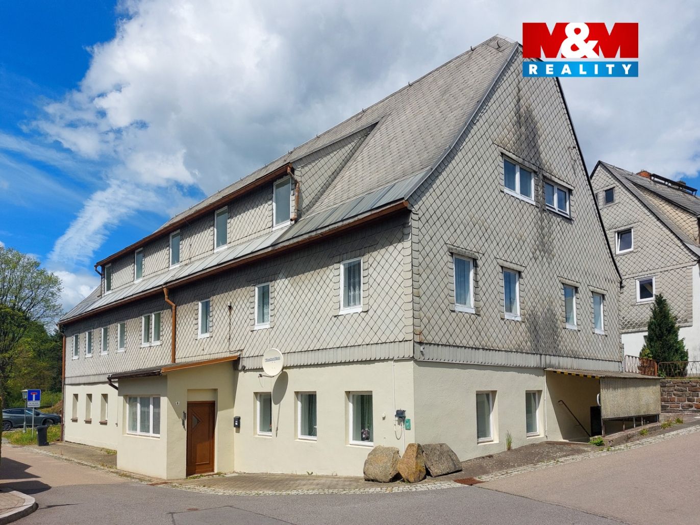 Dům