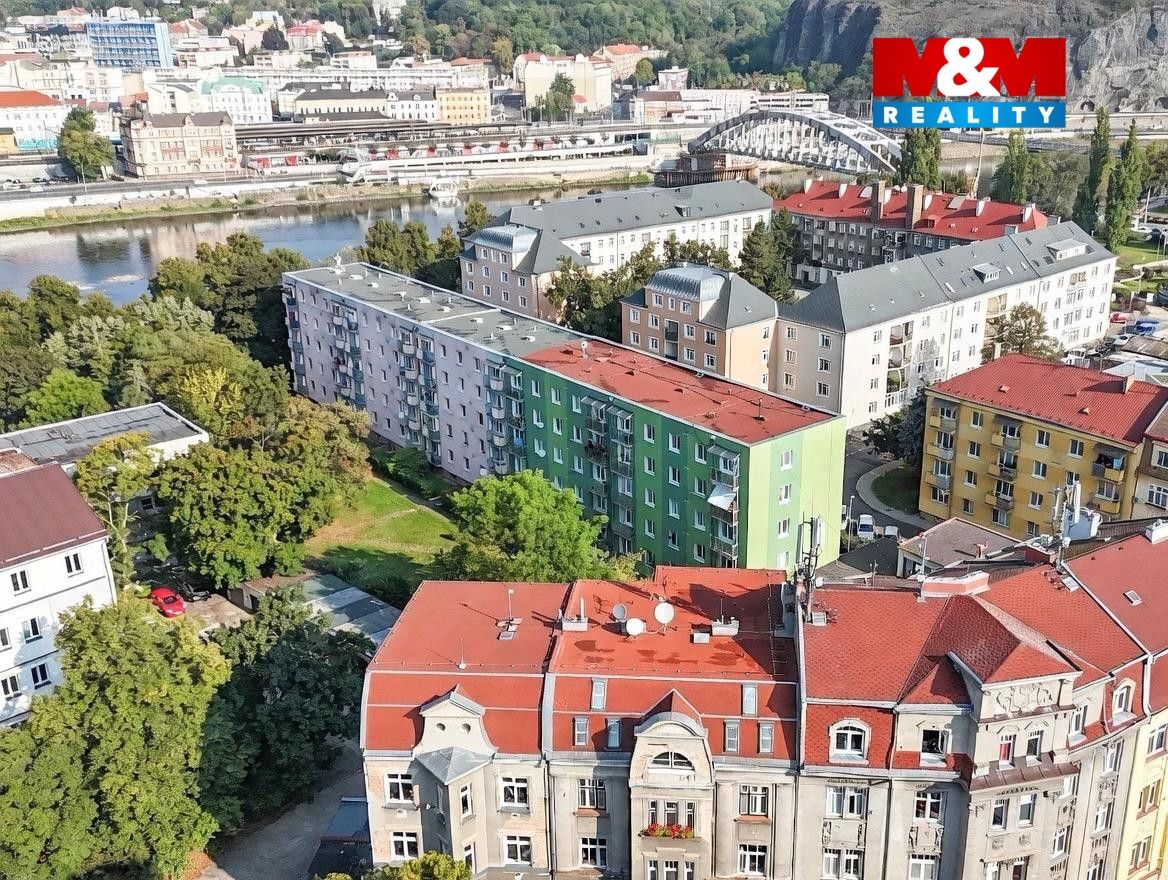 Pohled na dům a okolí