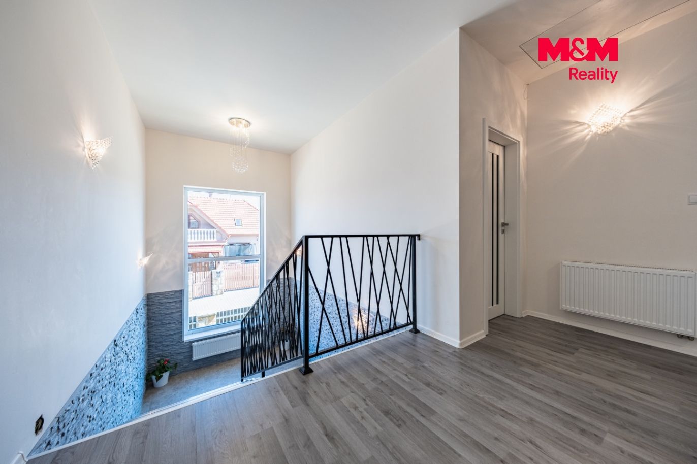 Prodej rodinného domu, 379 m², Mukařov, ul. Do Vrchu