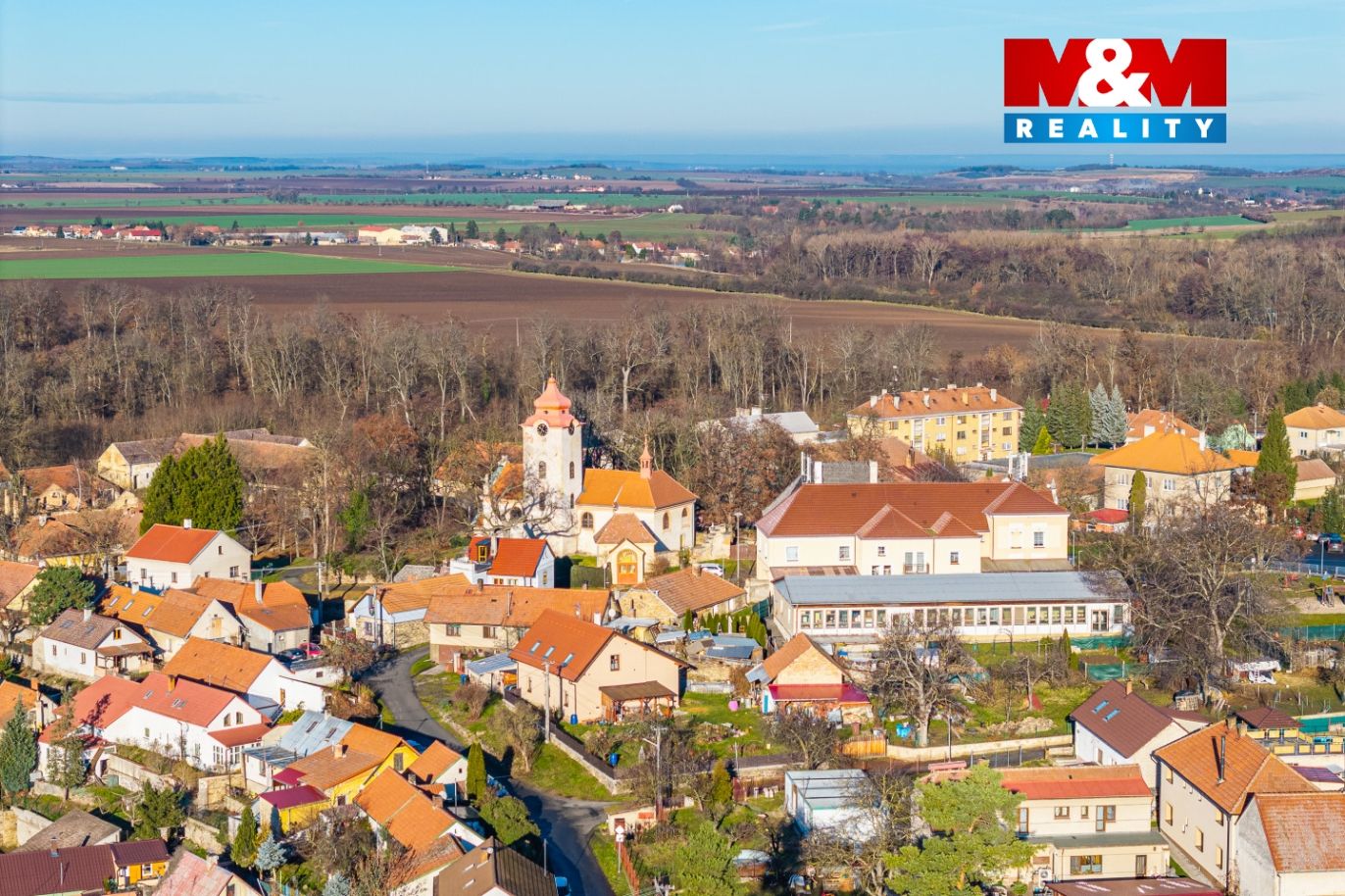 město