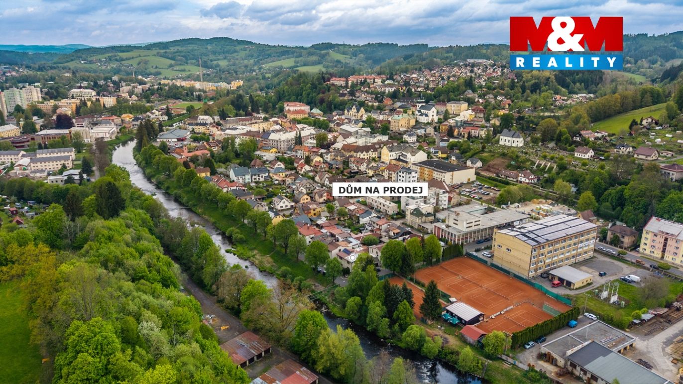 dům a okolí 