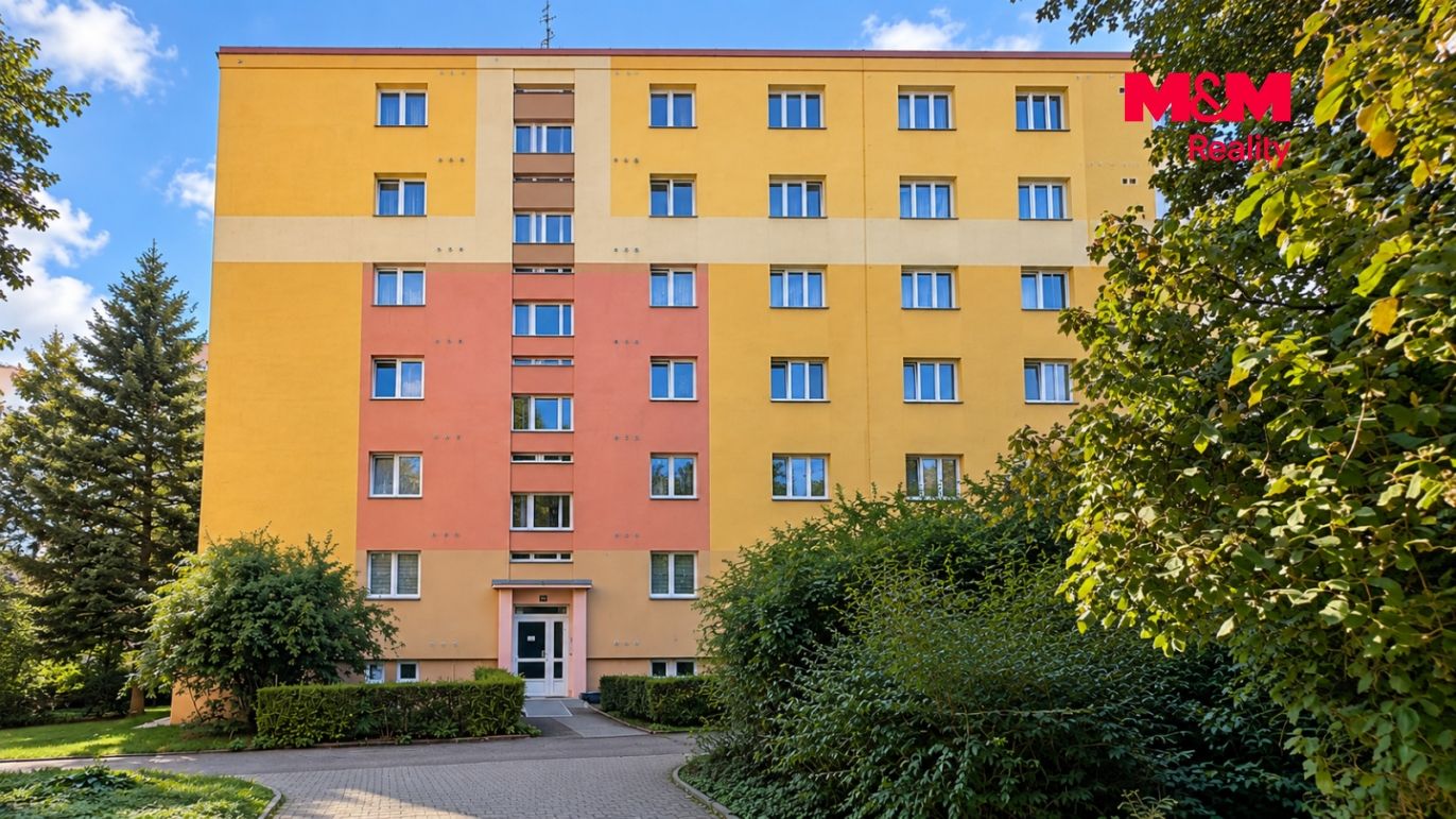 10_Dum_zvenku.png