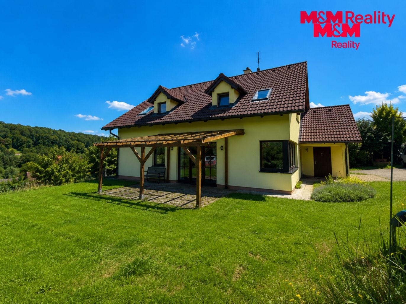 DŮM