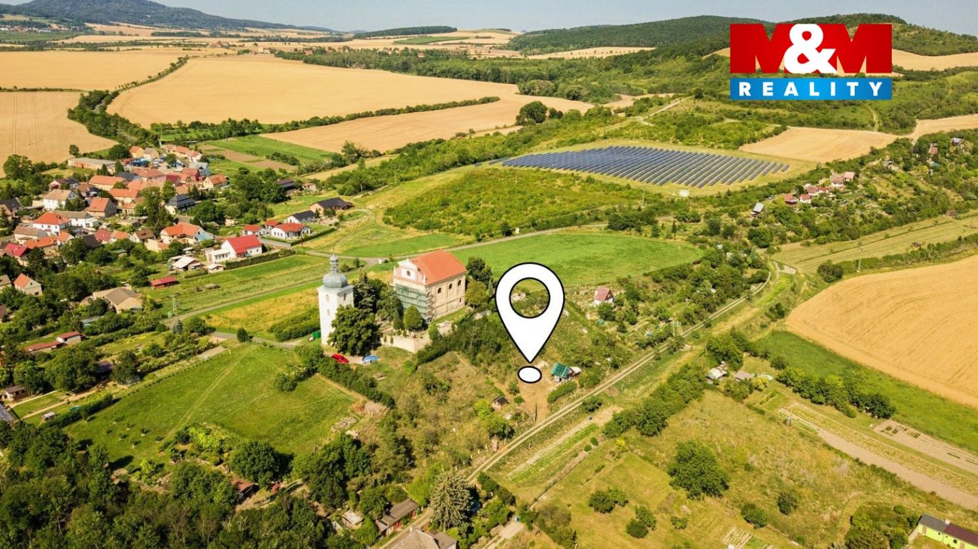 Obec - letecký pohled na zahradu