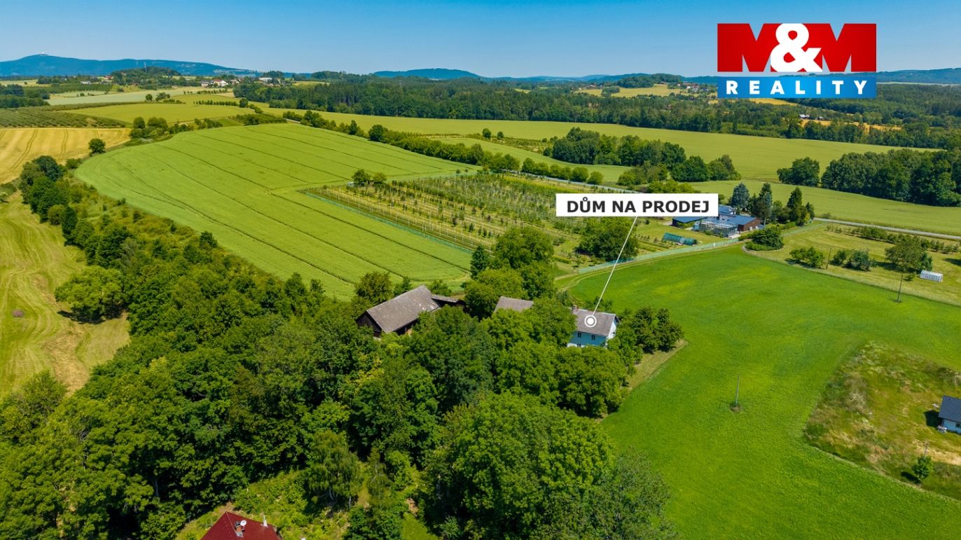 dům a okolí
