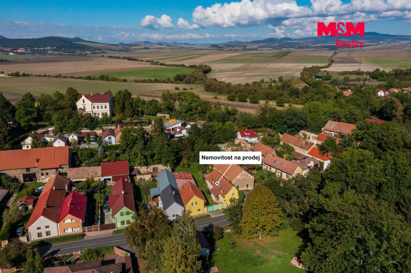 Dům a okolí