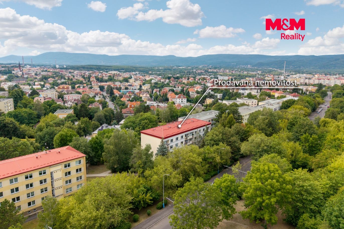 Pohled na dům a okolí