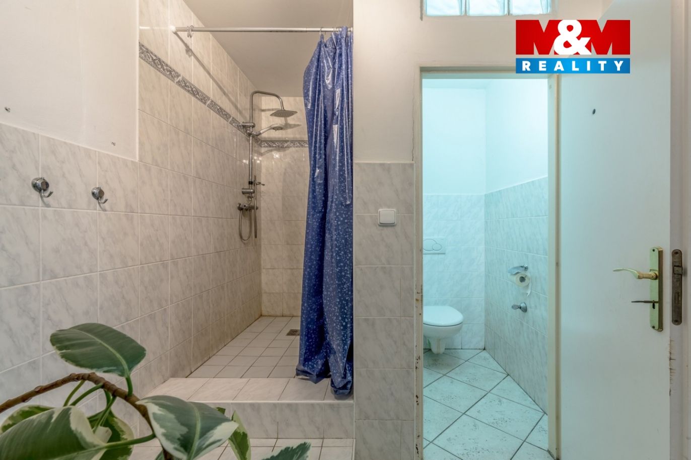 Sprchový kout s WC