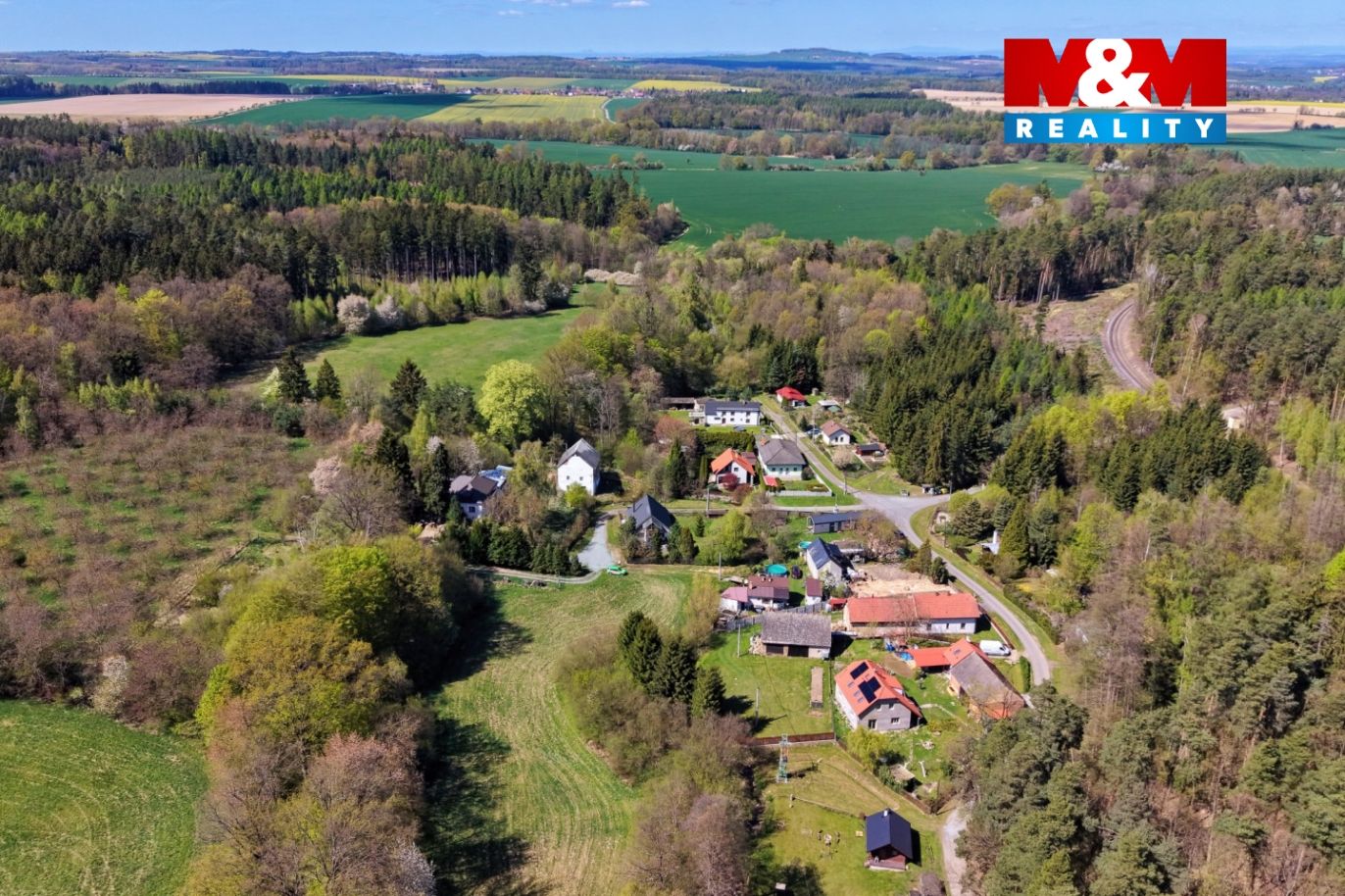 dům a okolí