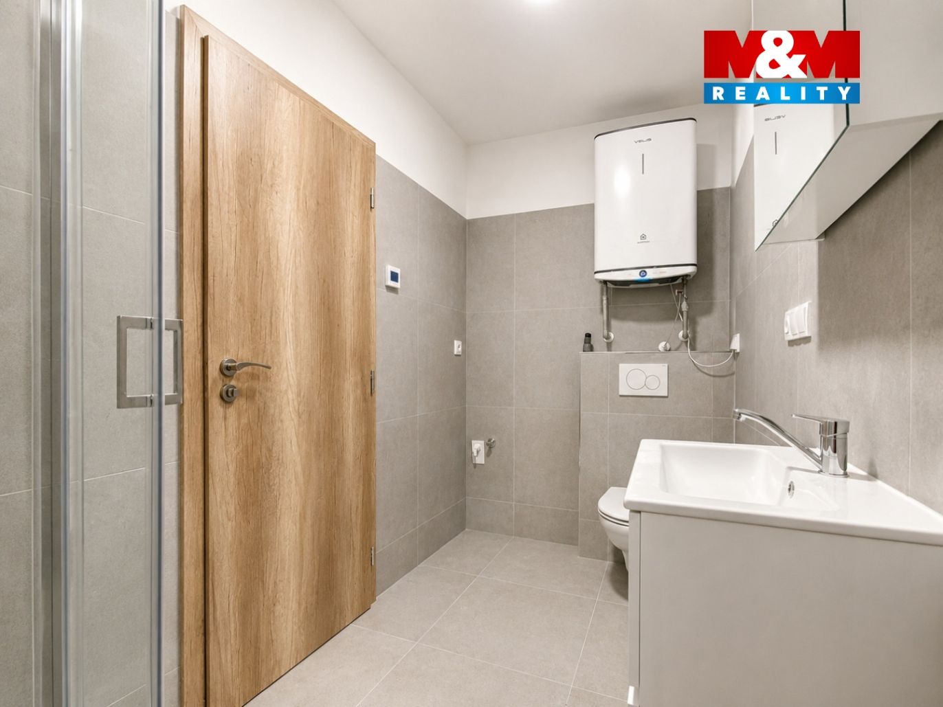 a_clean_modern_small_bathroom_interior_photograph.jpg