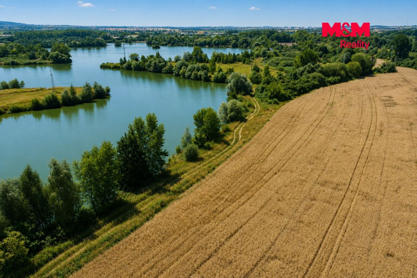 Pozemek u pískovny