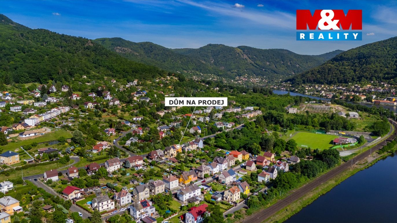 Pohled na dům a okolí