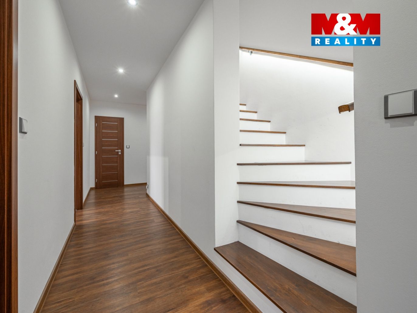 Prodej rodinného domu, 450 m², Neustupov