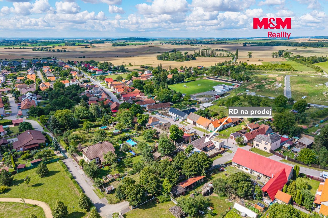 Dům a okolí